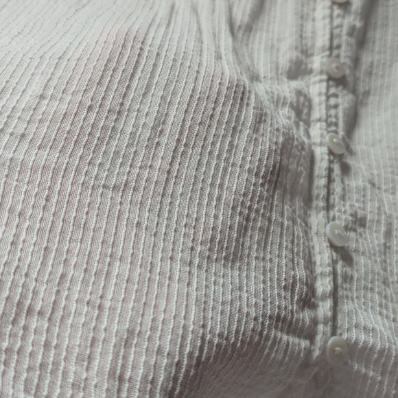 EUC Faherty Willa Top in White - Picture 10 of 16